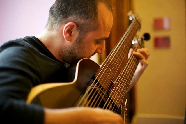 15.Marco harp guitar