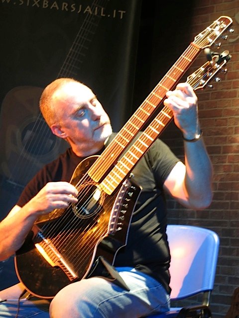 22.Richardo Harp Guitar